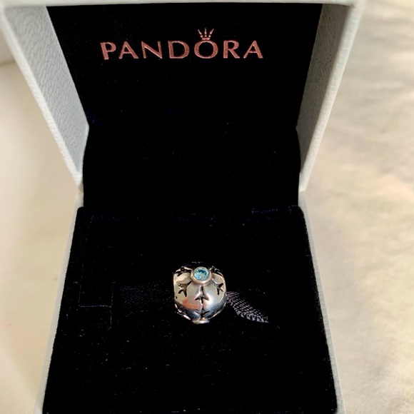 Pandora Snowflake Charm - Picture 3 of 4